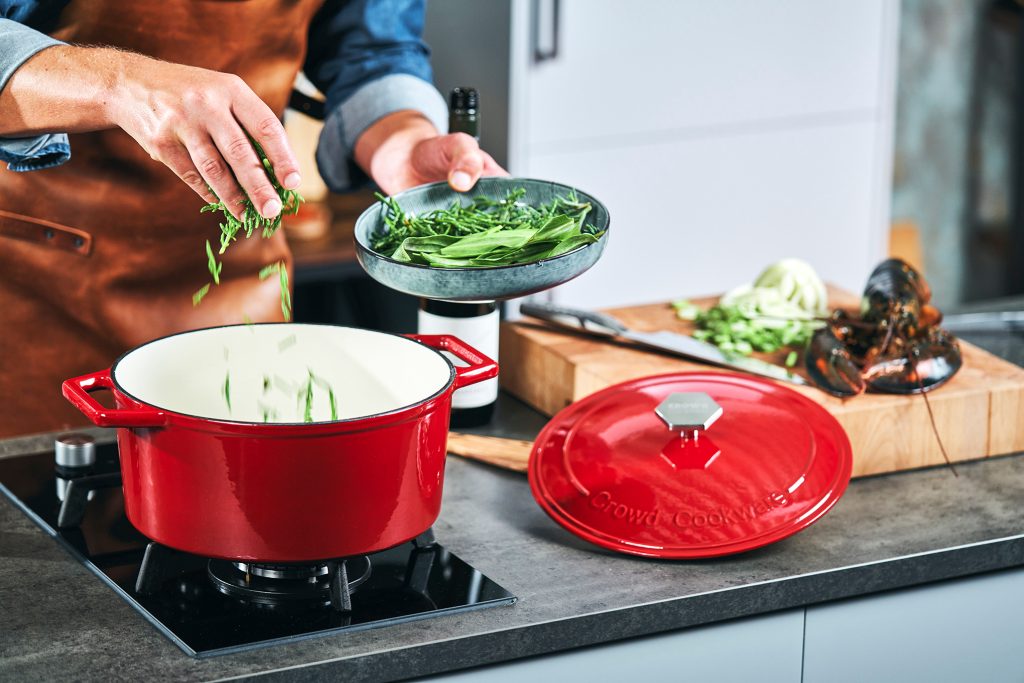 crowd cookware tasman dutch oven